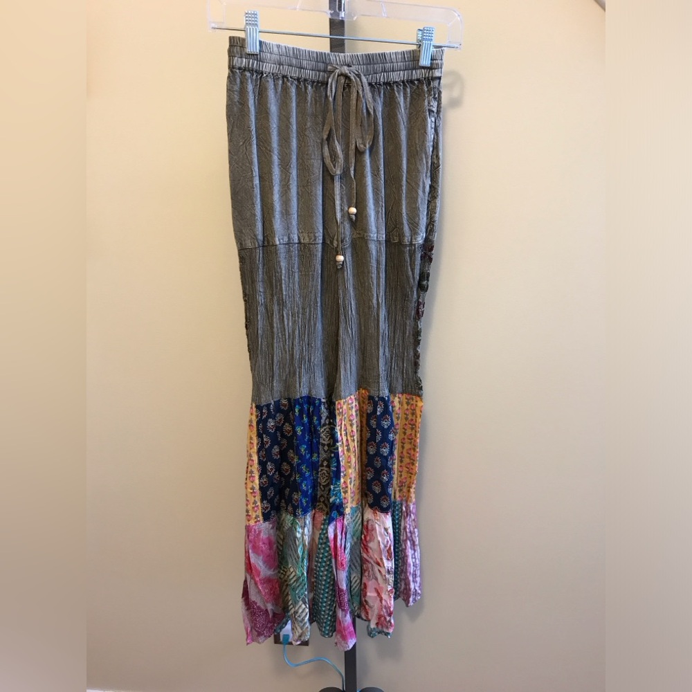 YOUNG THREADS NWT Pants Olive Pallazzo Printed Bottom Size Large - Picture 2 of 2